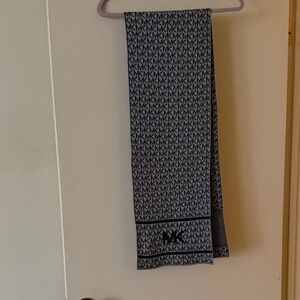 Stylish Gray MK Patterned Scarf